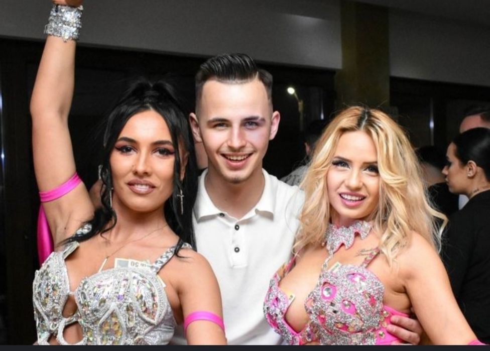 Dansatoare oriental bellydance din buric si dansuri țigănești