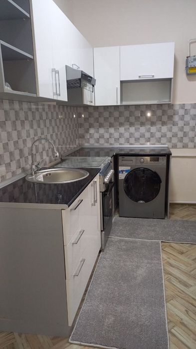 2х комнатная с мебелью и техникой в центре Чирчика