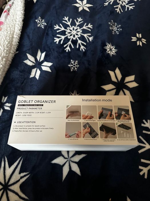 Suport inovator suspendat pentru pahare nou