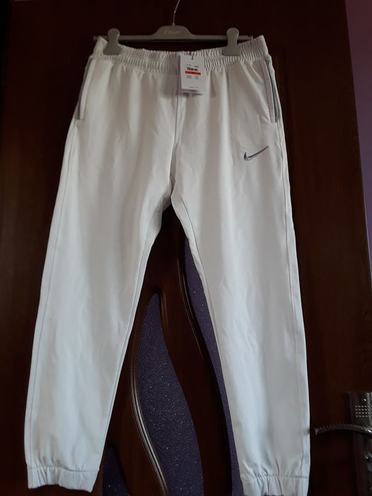 Vând Pantaloni de Trening Damă Nike Originali Mărimea XL Noi Italia