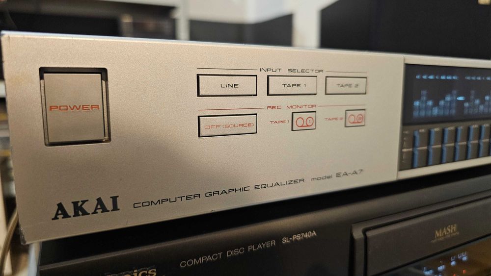 Egalizator Akai EA-A7 silver, cap de serie, partial defect. Video!