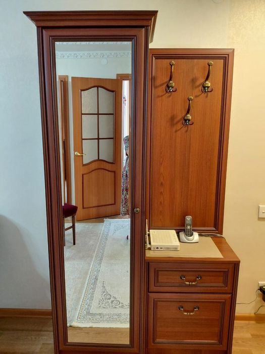 шкаф для прихожей в отличном состоянии