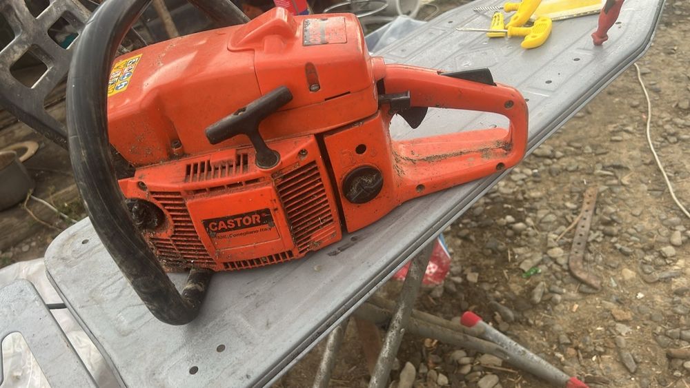 Vând drujbă Castor CP 700!