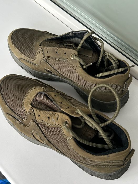 Новые кожаные кроссовки