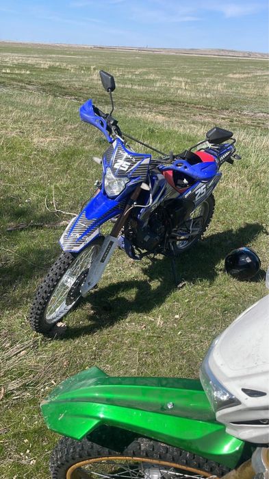 Мотоцикл эндуро.