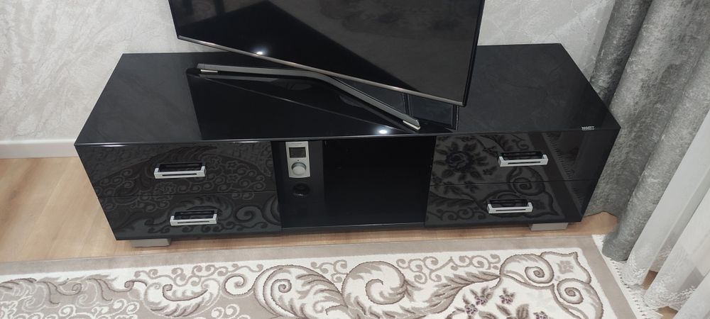 Подставка под тв в отличном состоянии
