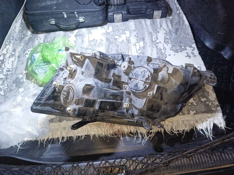 Продам передние фары для альфардта