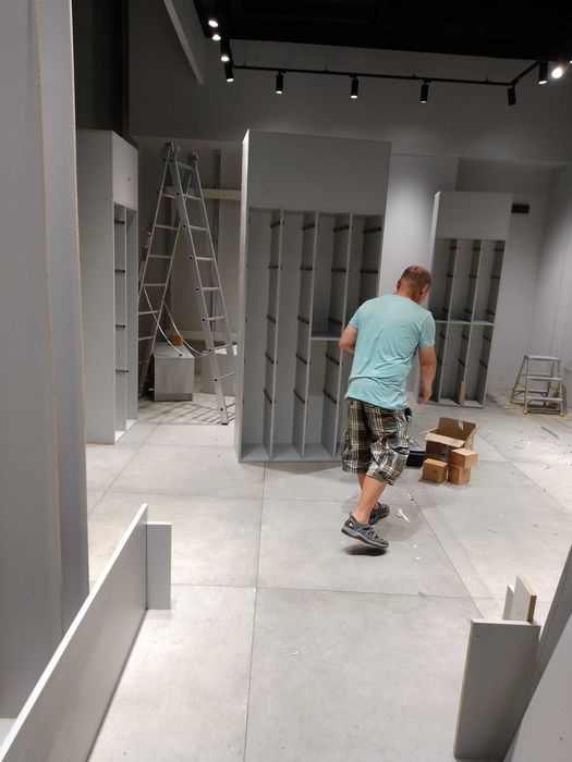 montare mobila pat comoda noptiera birou dulap etajera vitrina canapea