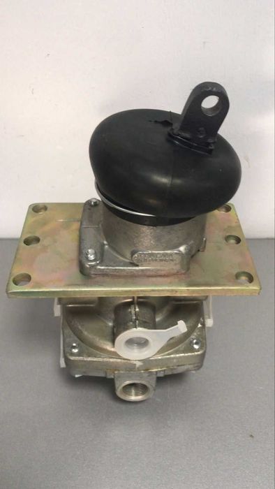 Главный тормозной кран КАМАЗ