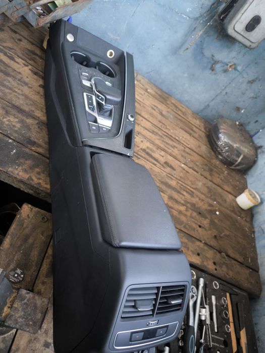 Централна конзола Audi A4/A5 B9