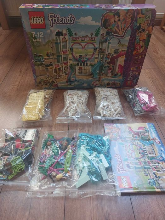 LEGO Friends 41347 Statiunea din Heartlake + LEGO Friends 41361 GRATIS