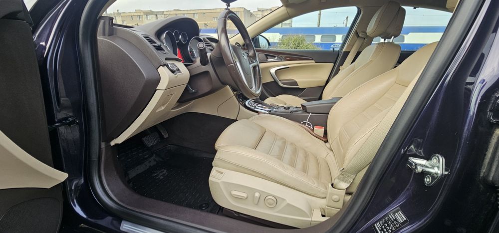Vând Opel Insignia