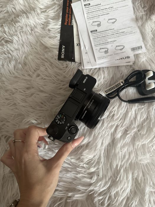 Sony Alpha A6000 + объектив 16–50 мм OSS