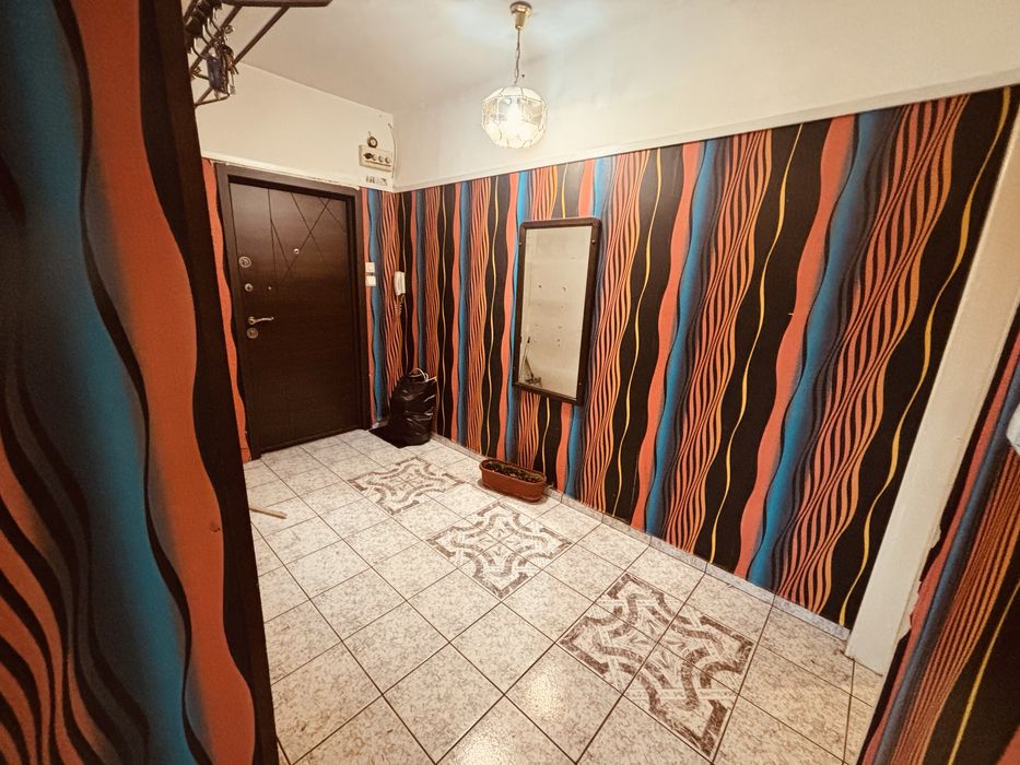 Продавам двустаен Апартамент в кв.Дианабад