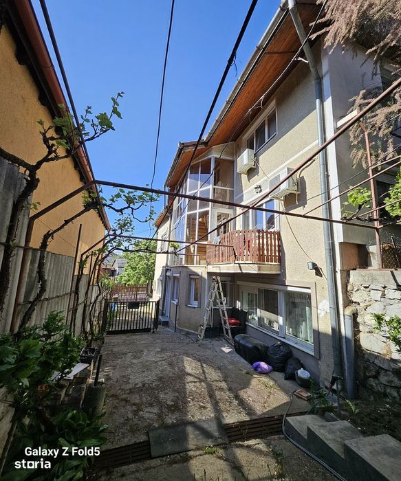 Proprietate generoasă – ideală pentru clinică medicală, birouri!