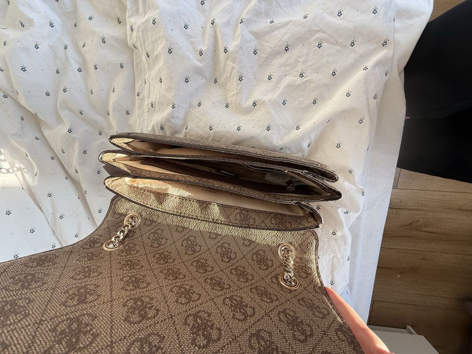 Guess чанта NOELLE