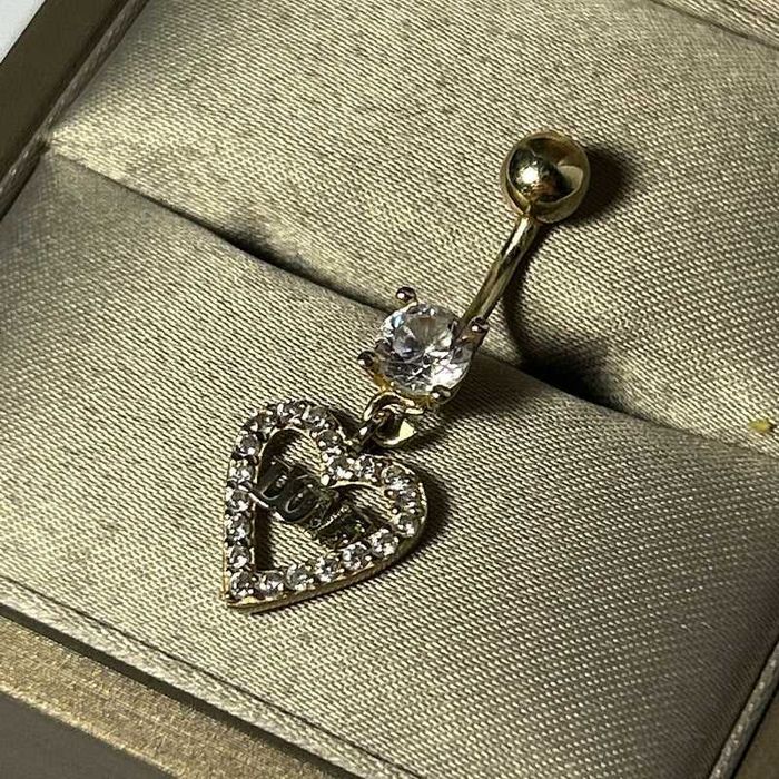 Piercing pentru buric din aur 14K cu inimă  și pietre albe – 1,77 g