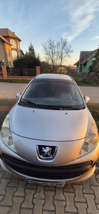 Vând Peugeot 207