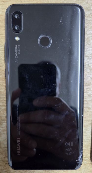 Продам смартфон HUAWEi Nova 3