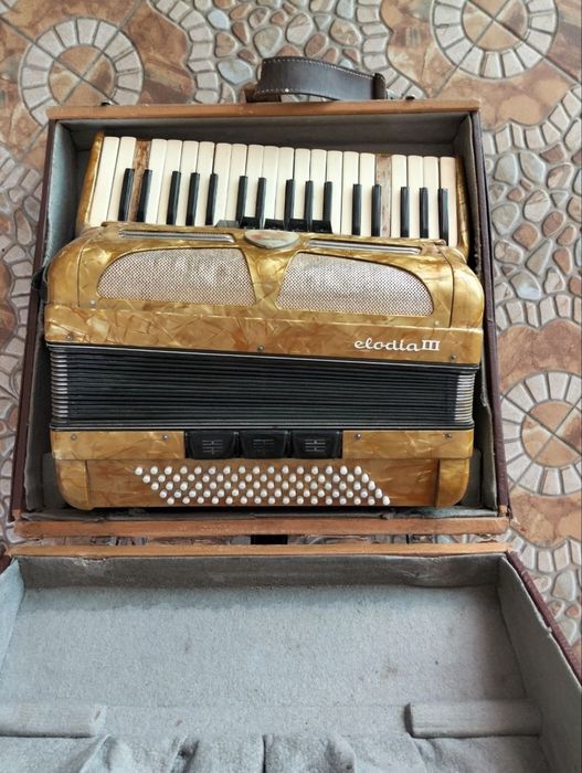 Продается Аккордион Melodia 3