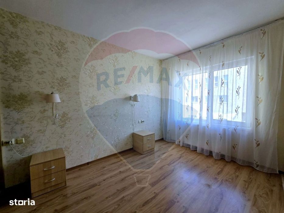 Apartament cu 3 camere de vânzare, parcare– Șesul de Sus, Florești