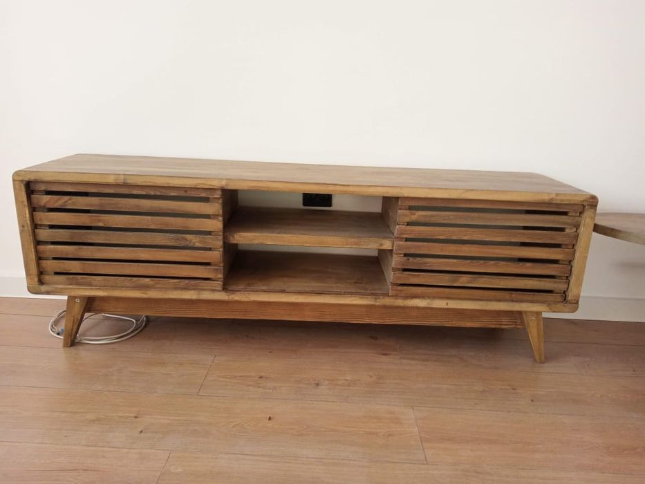 Мебель из массива дерева.