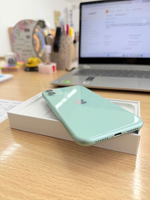 Продам айфон 11 на 128 гб