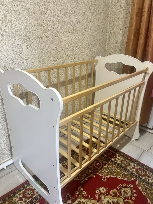 Продам кроватку маятник + ящик