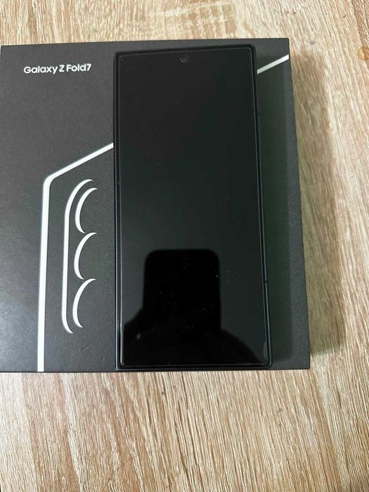 Продавам Samsung Galaxy Z Fold 7