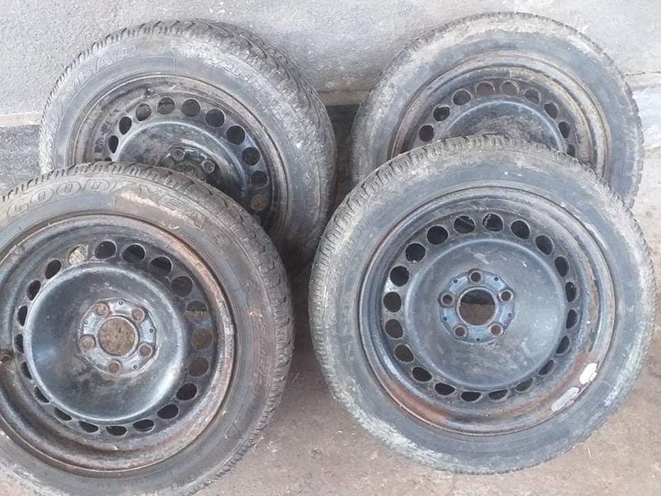 Vând cauciucuri de iarna