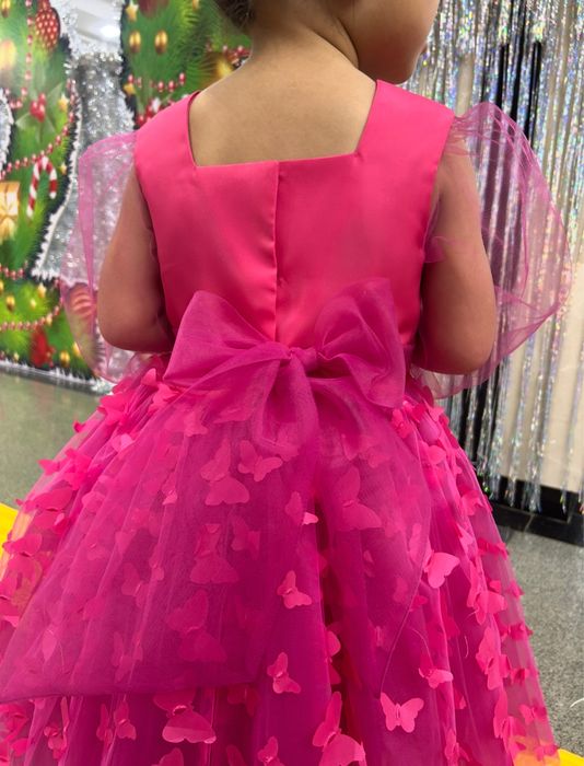 Продам детское платье 110 116