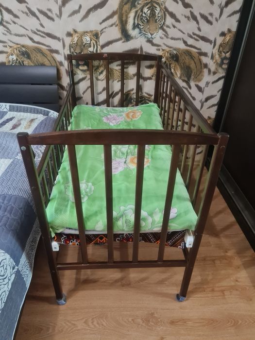 Продам детскую кроватку