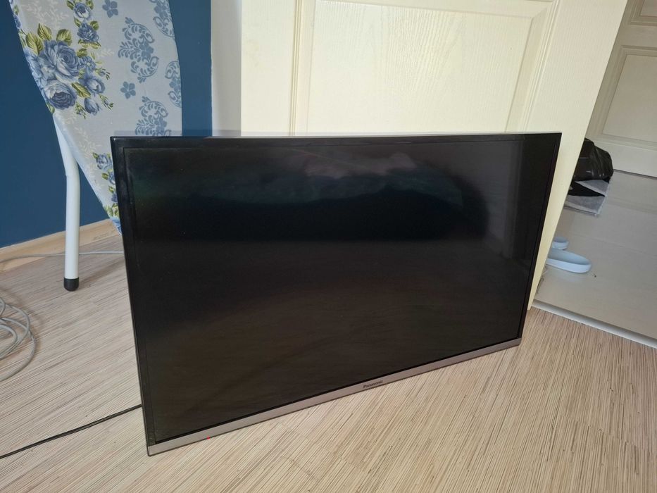 Телевизор Panasonic, модел TX-32CS510E, 32 инча