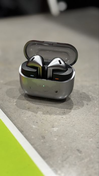 продаю GALAXY BUDS 3  в надежные руки