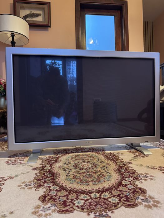 Televizor diagonala de 108 cm