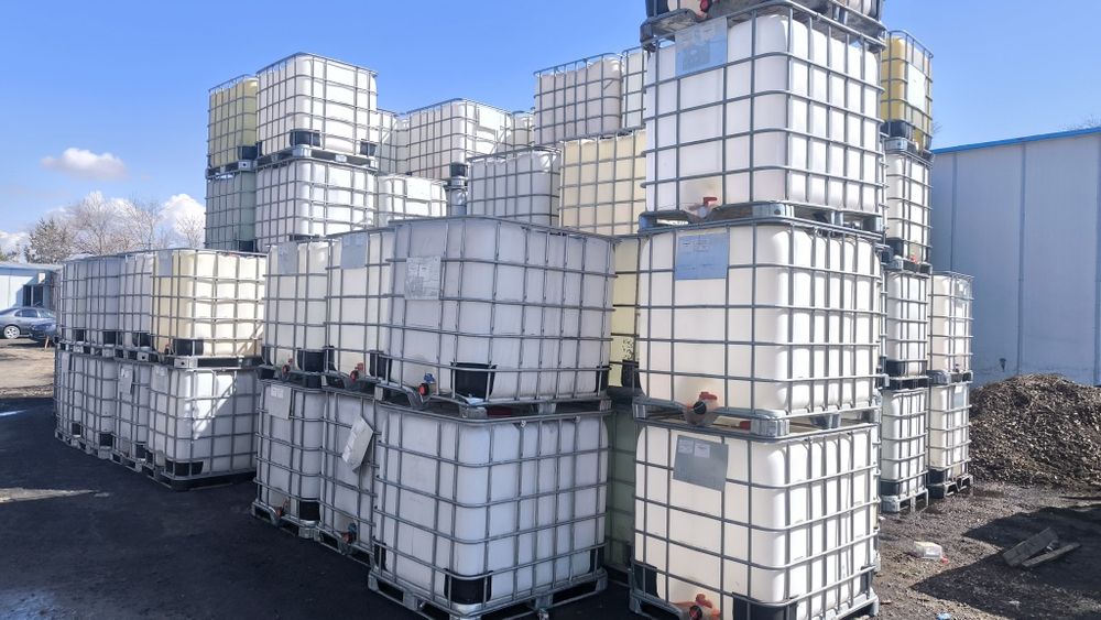 Продам кубовые бочки.