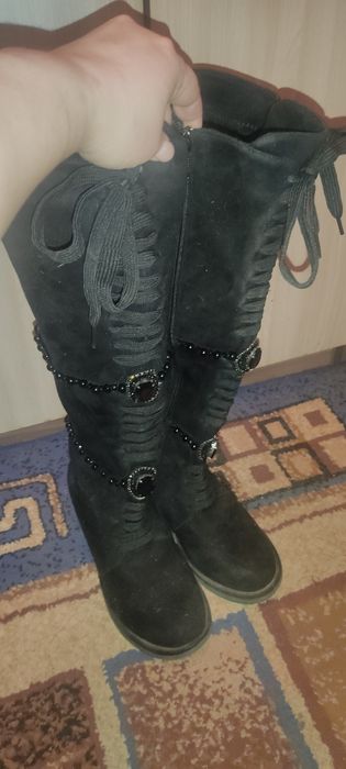 Демисезонные сапоги. Цена. 1500.