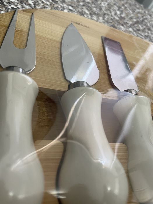 Platou branzeturi cu 3 cutite Nobilacasa