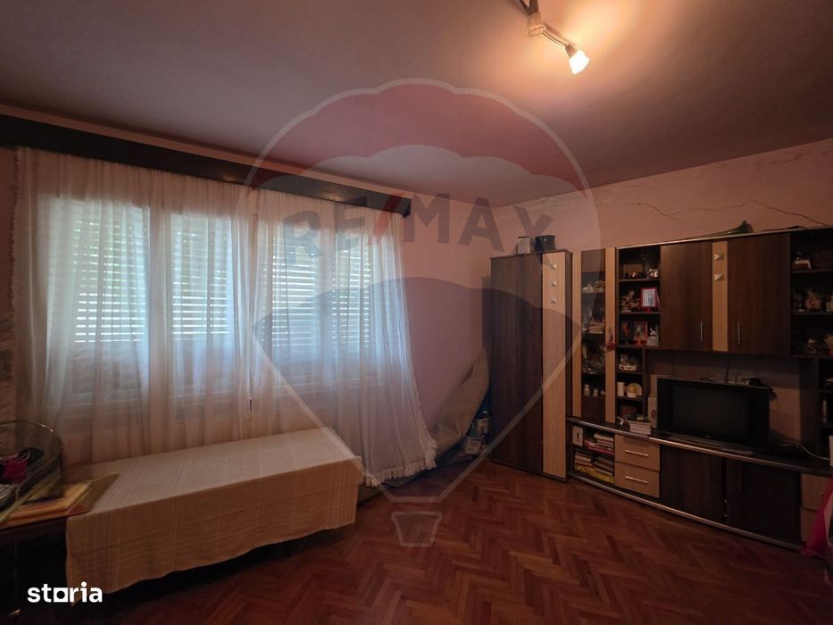 Casă solida 3 dormitoare si teren de 647 mp în zona Aradul Nou