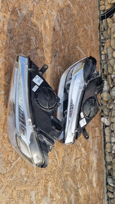 Far faruri stanga dreapta bmw x5 f15 x6 f16 bi xenon originale