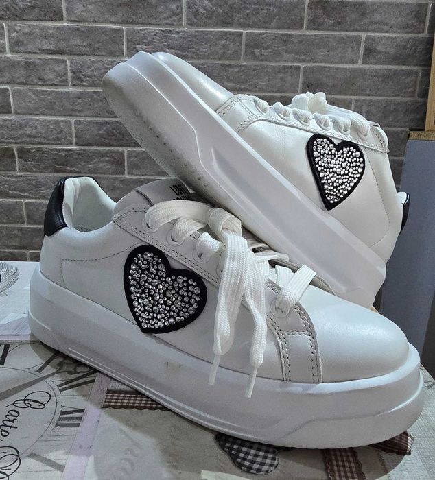 LOVE MOSCHINO маратонки