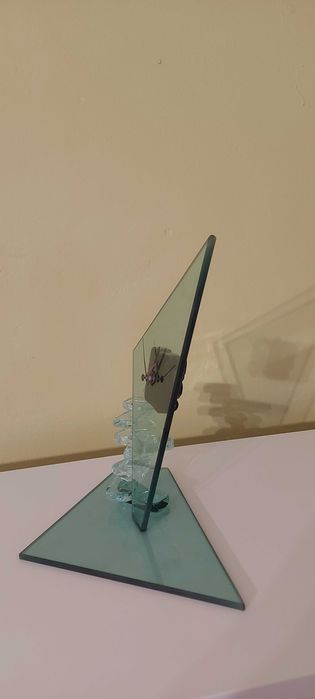 Ceas pentru birou din sticla hand made unicat analogic quartz baterie