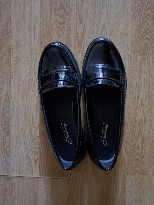 Продава дамски обувки номер 37 и номер 38.5