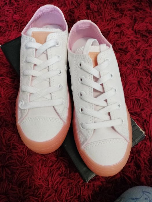 Vând Încălțăminte Converse