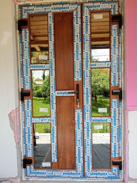 Tâmplărie PVC cu geam termopan