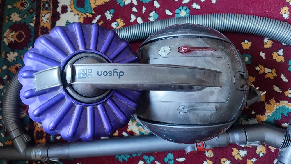 Пылесос Dyson DC52