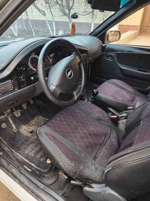 Nexia 2  1.6 oq sotiladi