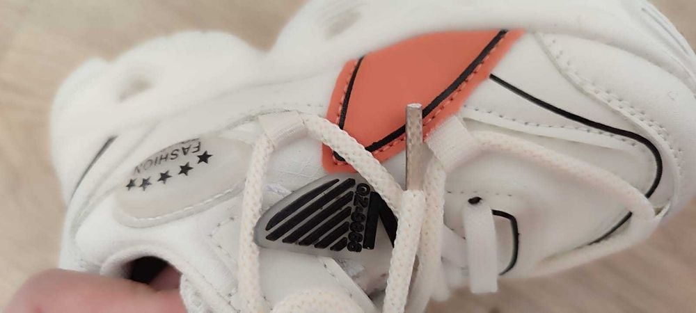 Кроссовки детские