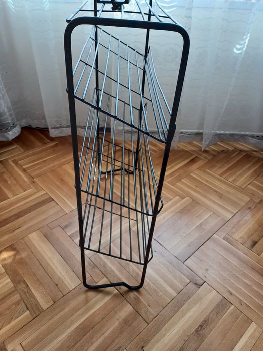 Продавам метална стойка за обувки