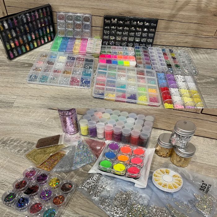 ПРОДАВАМ комплект консумативи за маникюр (без лакове)